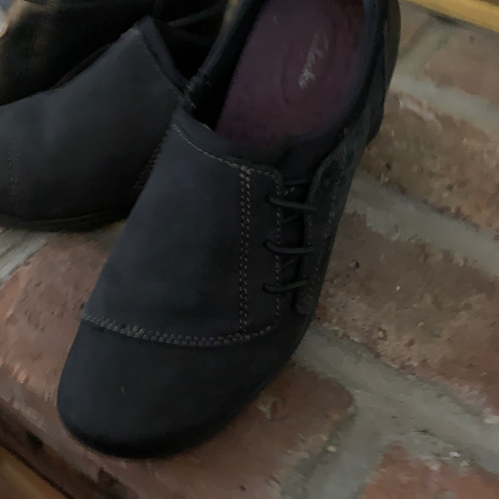 CLARKS Black suede flats casual style.